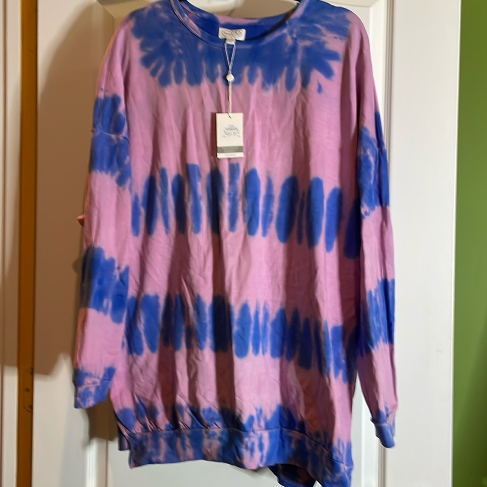 Mudpie, lightweight sweatshirt, tie-dye size small/medium in WT p2pit 30🩷💙